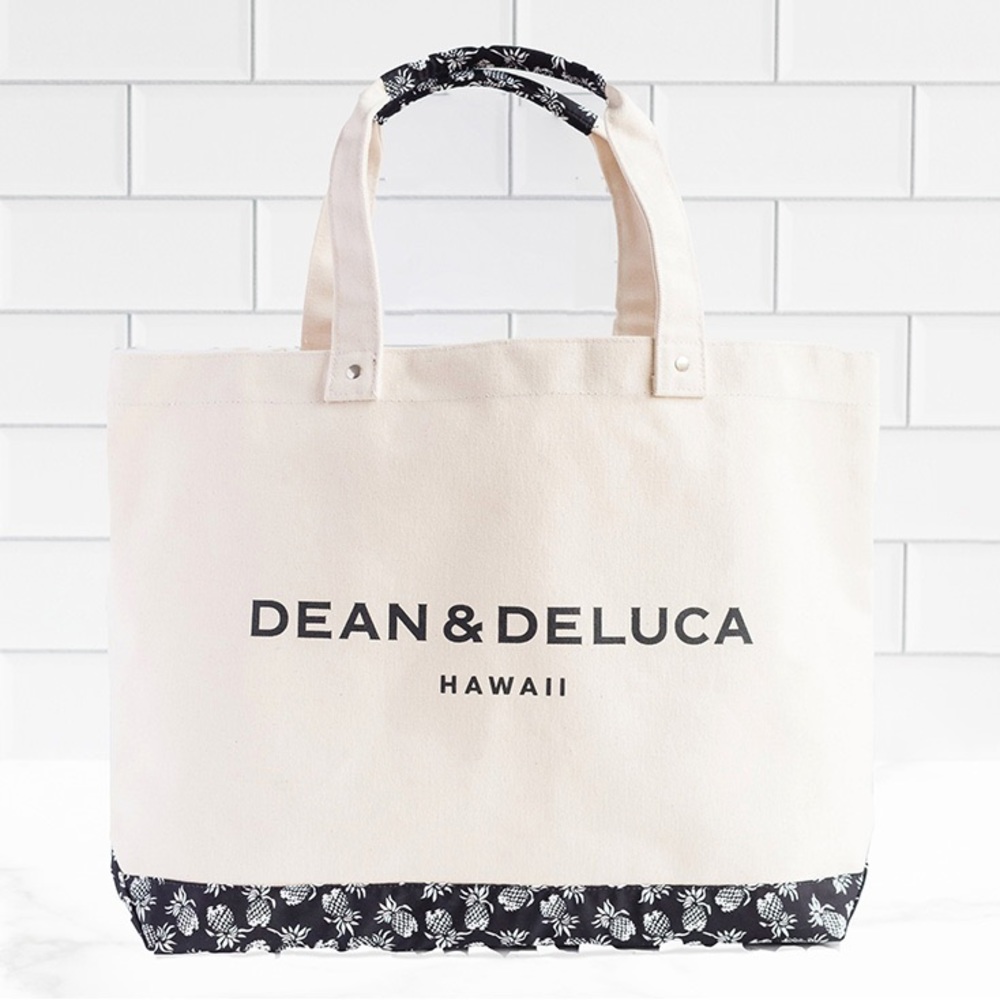 Dean and Deluca Hawaii Exclusive Canvas Tote in Pineapple Print